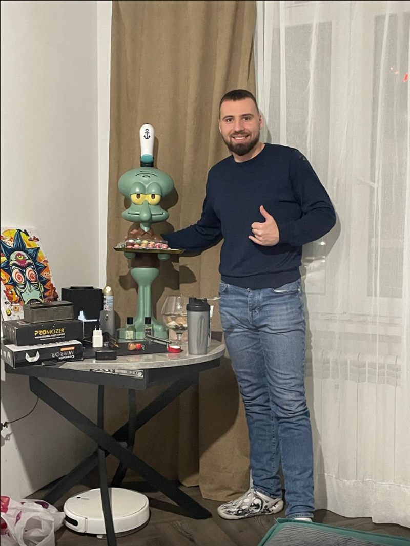 Саша, он же Грибстер, дома